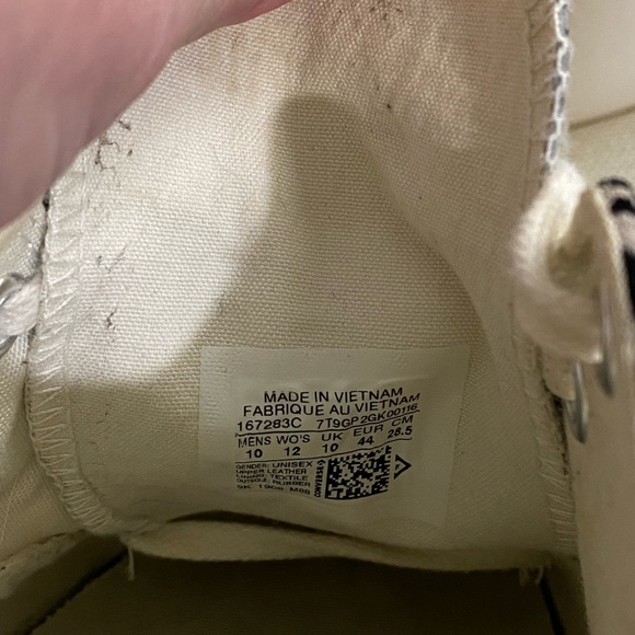 Converse chucks low space animal sneakers. Men’s 10, women’s 12. - Picture 5 of 6